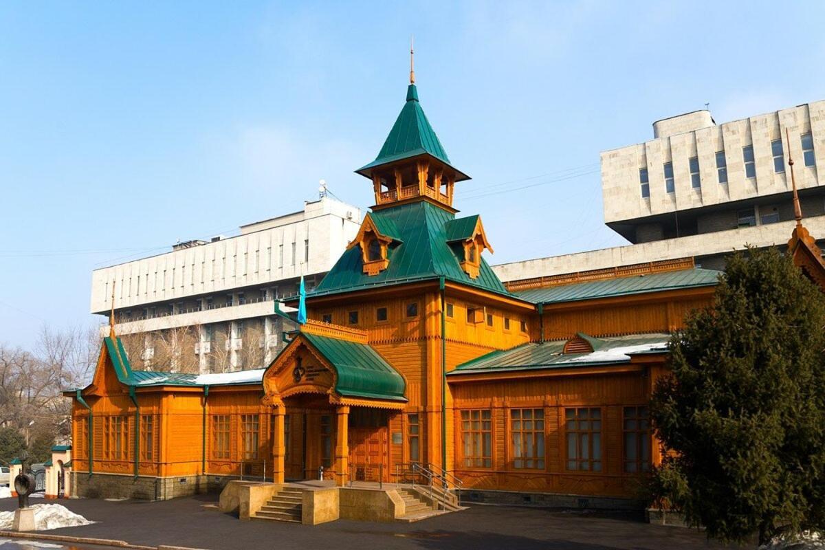 Nadezhda Apartment On Nauryzbay Batyra 37/1 Almaty Ngoại thất bức ảnh