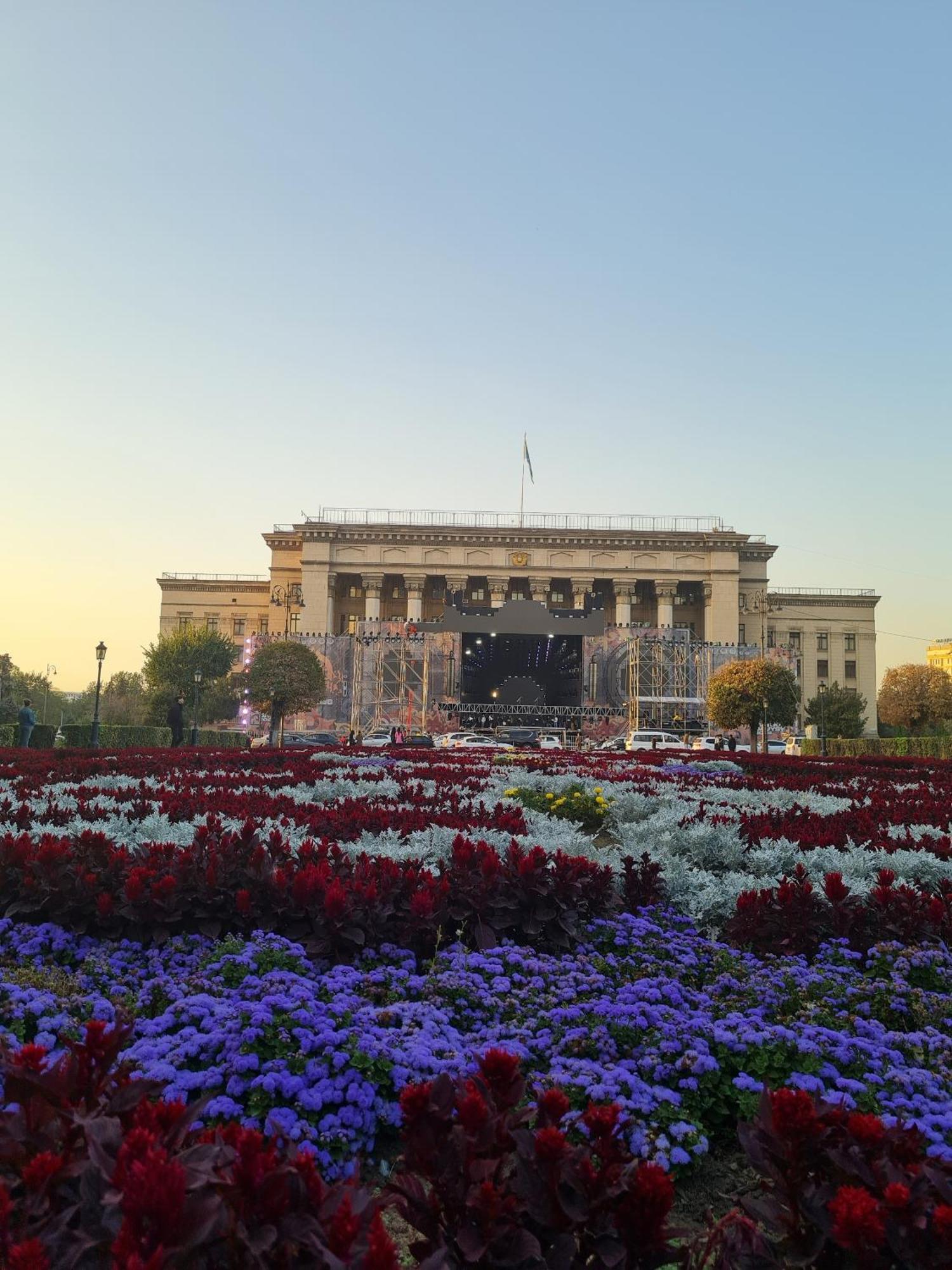 Nadezhda Apartment On Nauryzbay Batyra 37/1 Almaty Ngoại thất bức ảnh